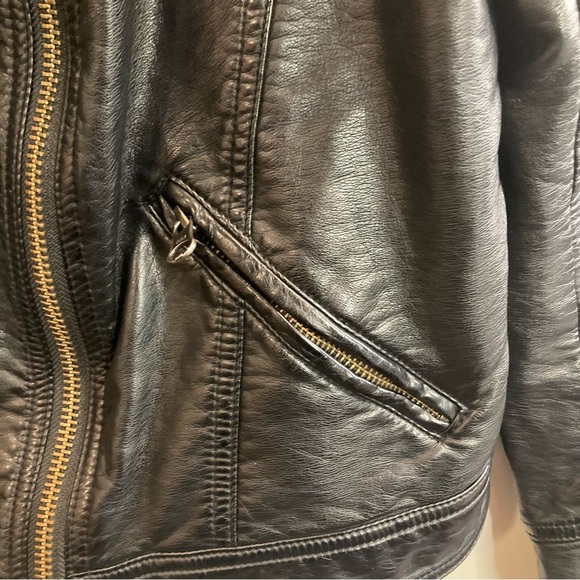 FREE PEOPLE Sz S Vegan Quilted Shoulder & Lining Zipper Snap Closure Moto Jacket - Picture 4 of 16